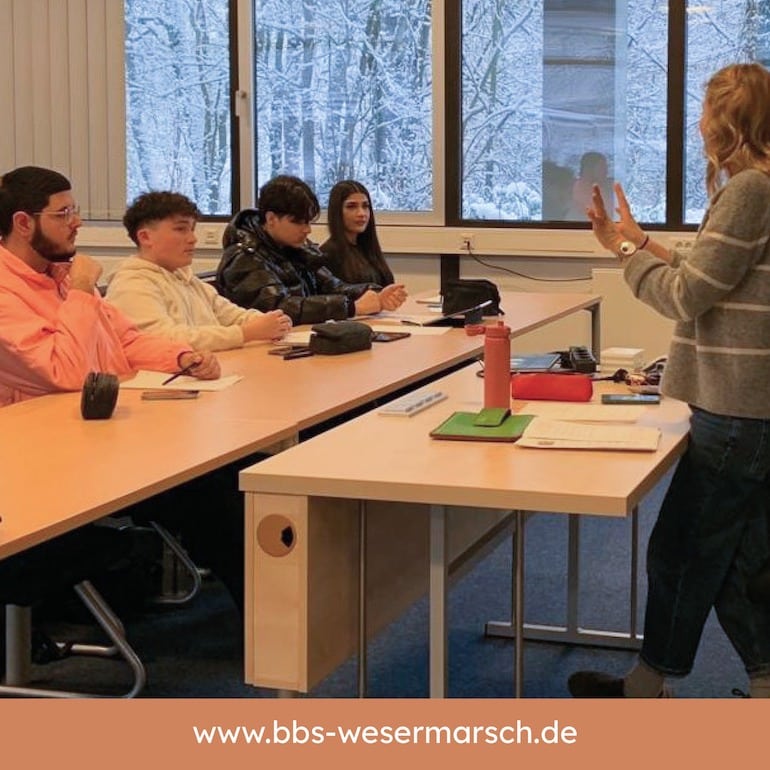 03 BBS Wesermarsch schüler sind creativ unterwegs in der Schule